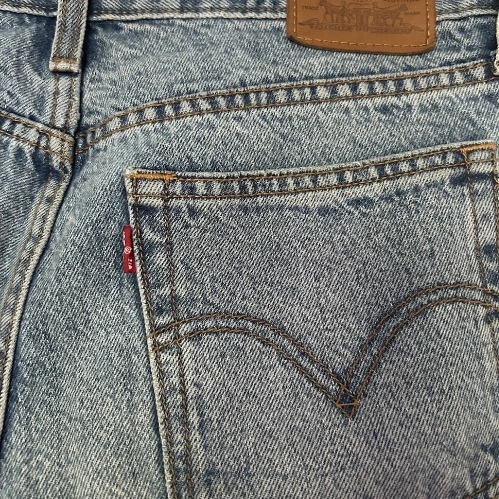 Levi’s Premium Wedgie Raw Hem Button Fly High Rise Straight Leg Jeans Size 27